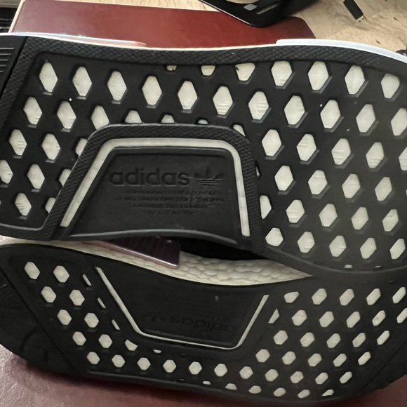 Adidas NMD R1 Parley Sneakers in Magic Mauve NWT - Picture 6 of 10